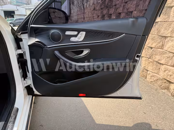 Mercedes Benz E Class 2018 — 46