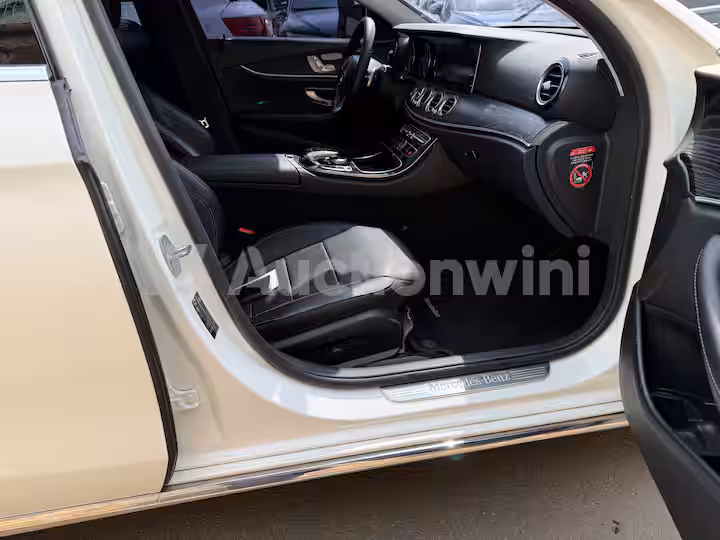 Mercedes Benz E Class 2018 — 47