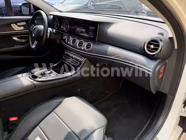 Mercedes Benz E Class 2018 — 48