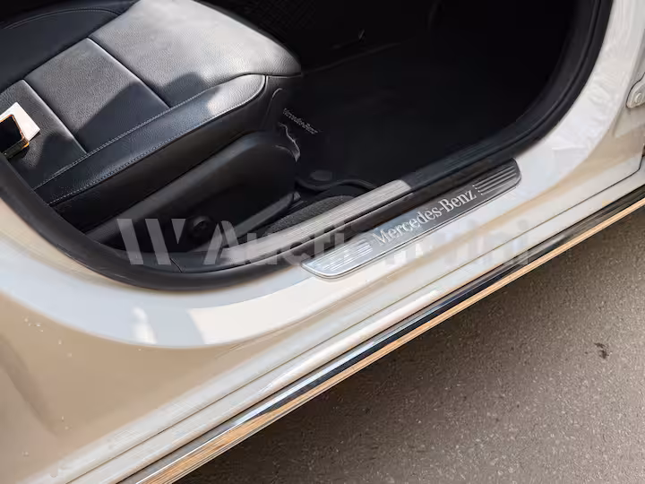 Mercedes Benz E Class 2018 — 50