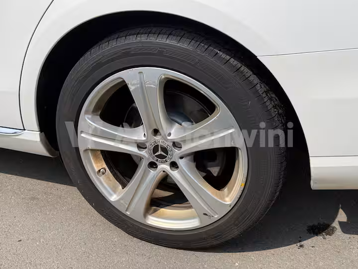 Mercedes Benz E Class 2018 — 54