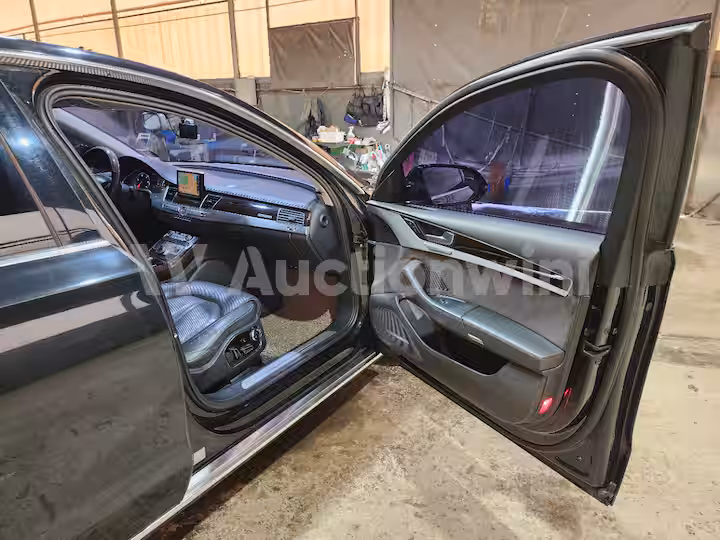 Audi A8 2014 — 32