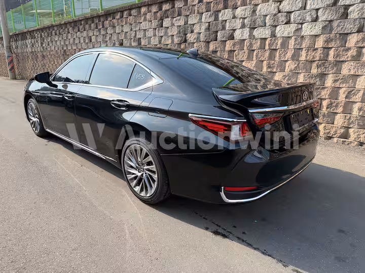 Lexus ES300h 7th Gen 2026 — 5