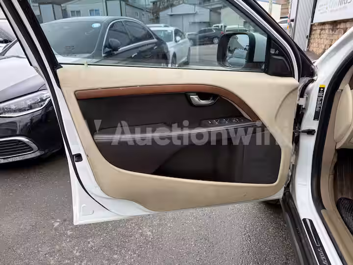 Volvo XC70 2012 — 31