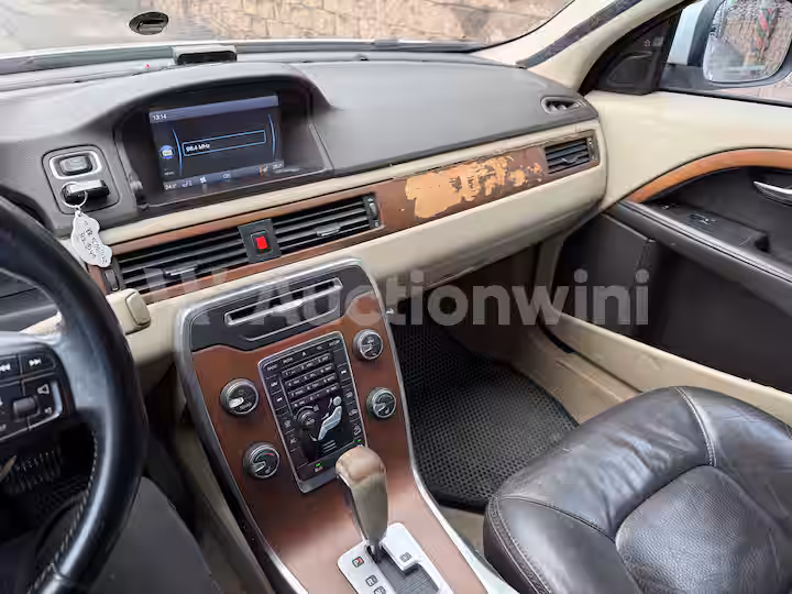 Volvo XC70 2012 — 39