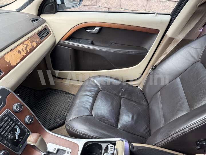 Volvo XC70 2012 — 43