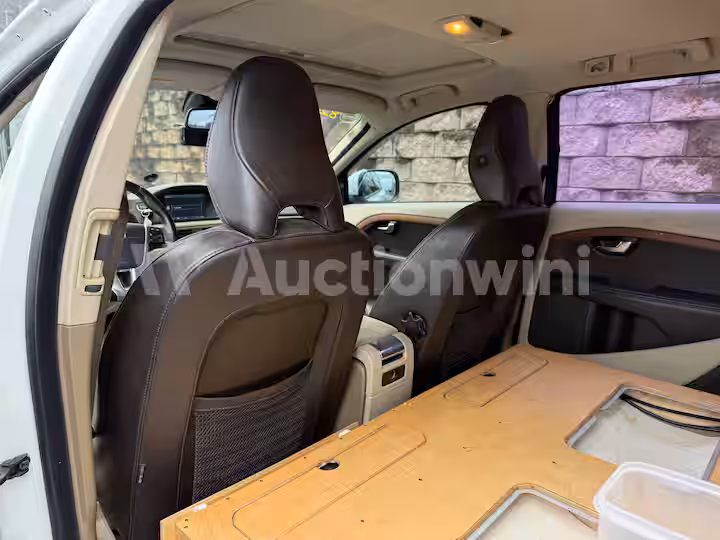 Volvo XC70 2012 — 48