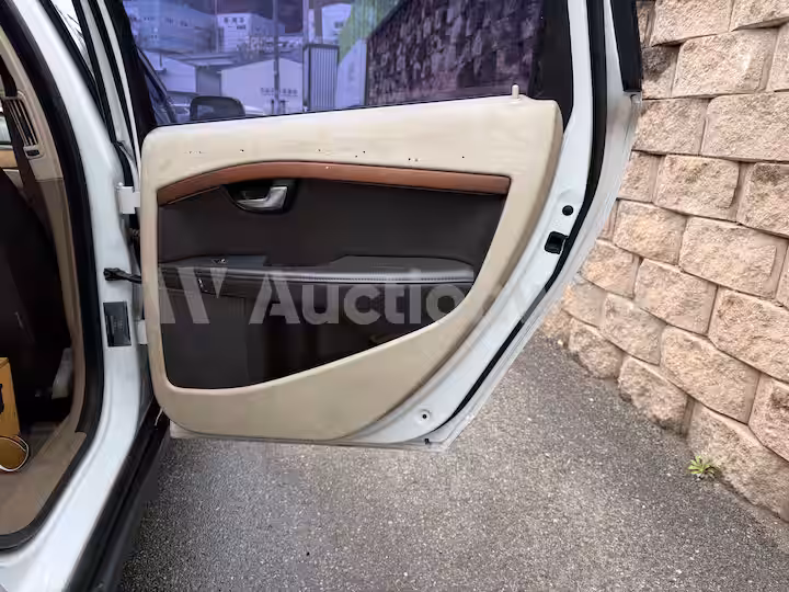 Volvo XC70 2012 — 49