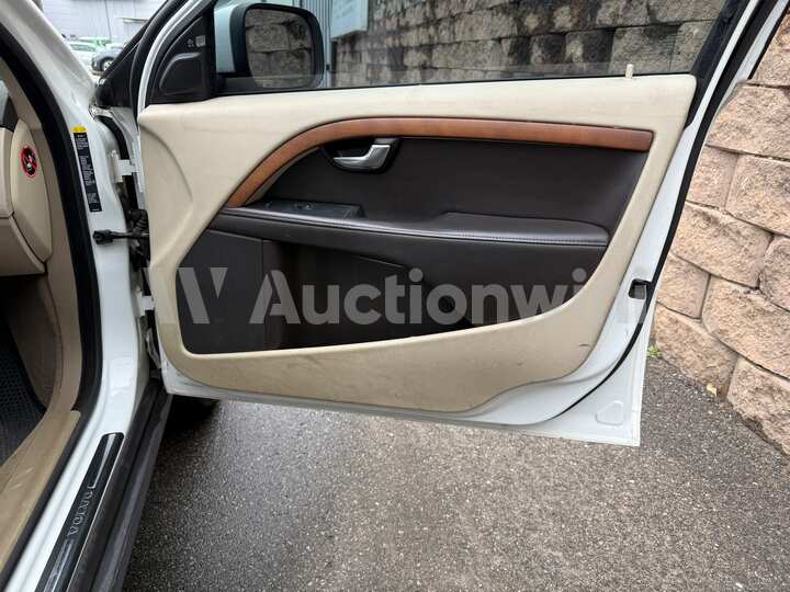 Volvo XC70 2012 — 52