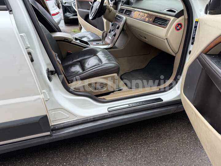 Volvo XC70 2012 — 53