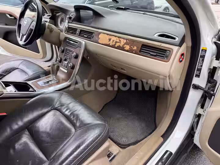 Volvo XC70 2012 — 54