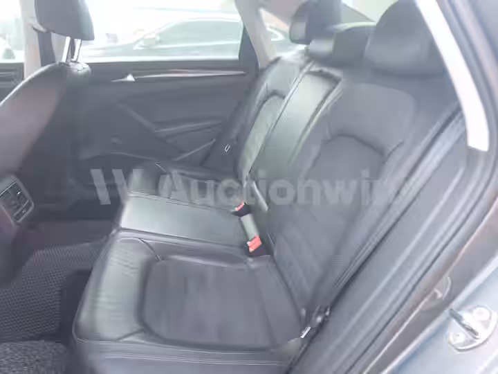 Volkswagen Passat 2014 — 40