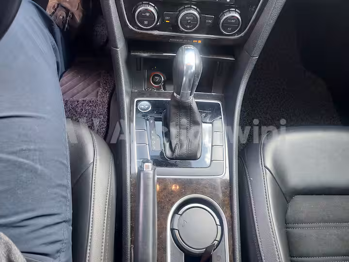 Volkswagen Passat 2014 — 52