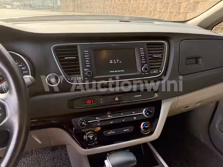 Kia Carnival 2020 — 30