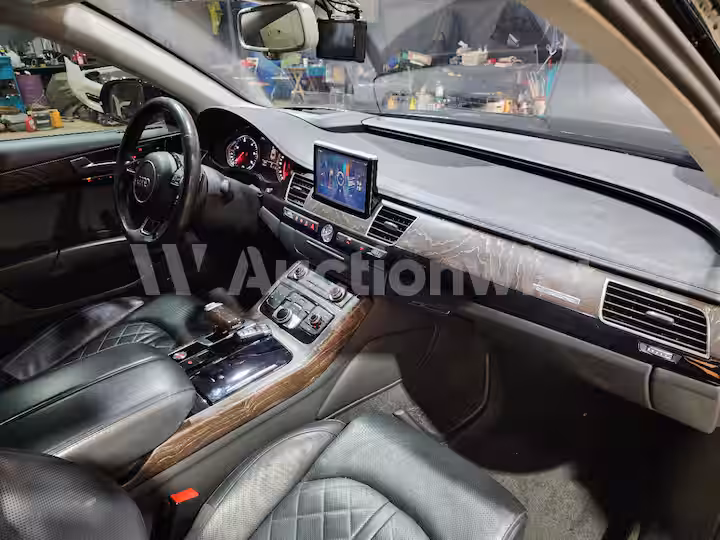 Audi A8 2016 — 32