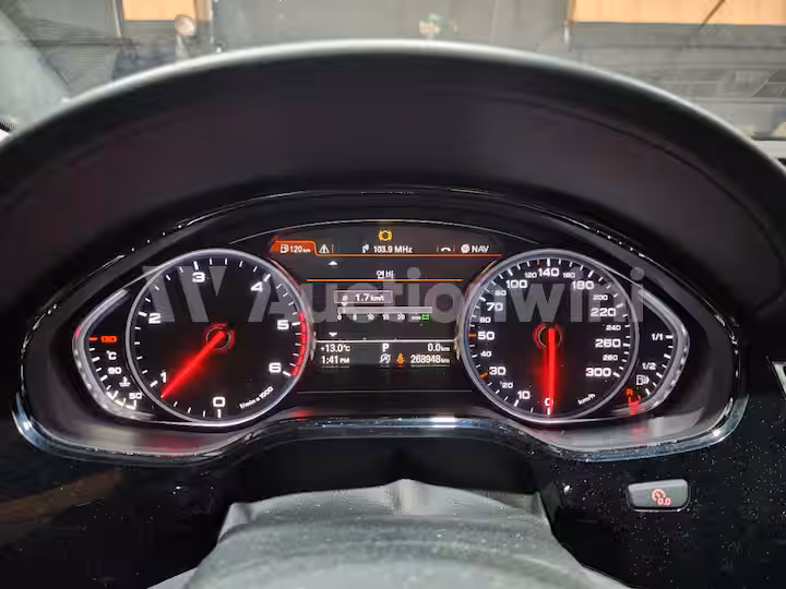 Audi A8 2016 — 38