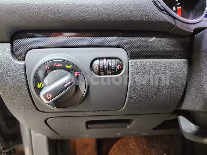 Volkswagen Golf 2012 — 38