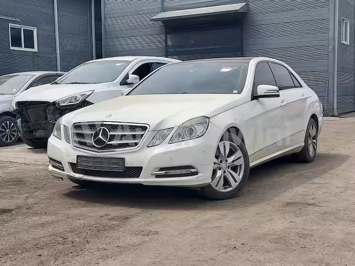 Mercedes Benz E Class 2011 — 1