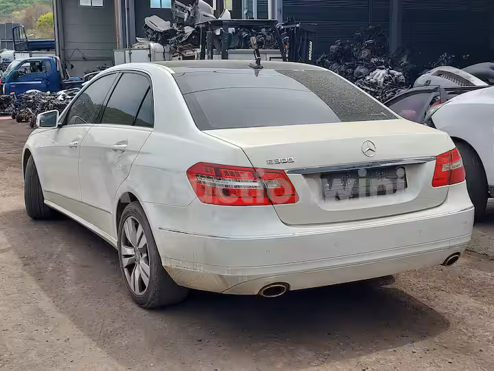 Mercedes Benz E Class 2011 — 3