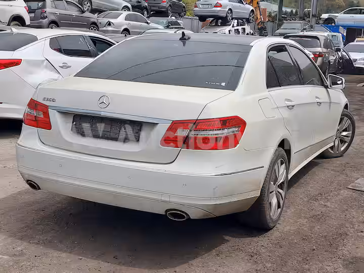 Mercedes Benz E Class 2011 — 5
