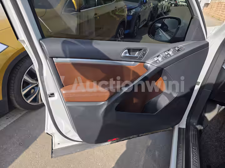 Volkswagen Tiguan 2015 — 27