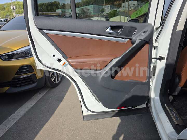 Volkswagen Tiguan 2015 — 38