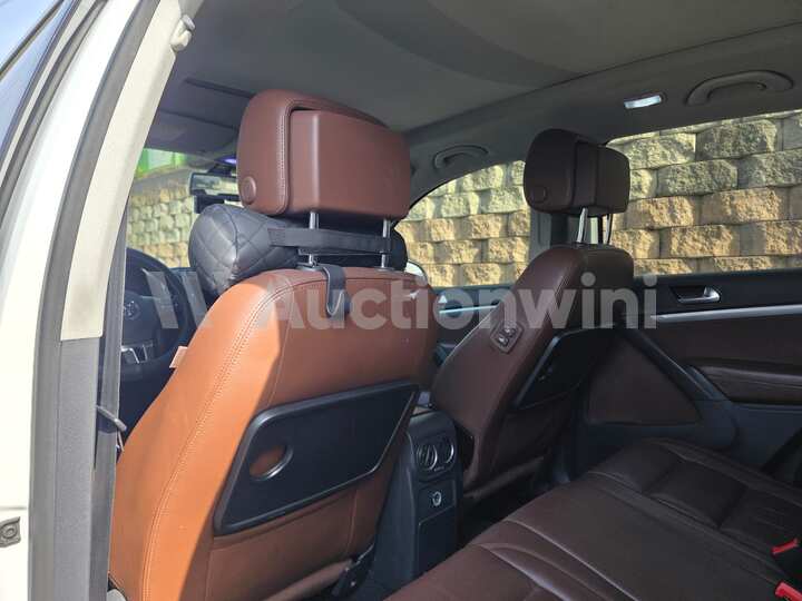 Volkswagen Tiguan 2015 — 40
