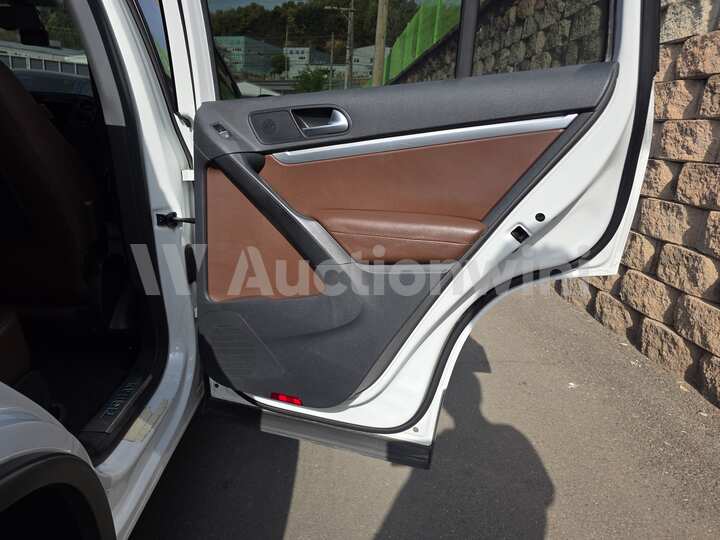 Volkswagen Tiguan 2015 — 41