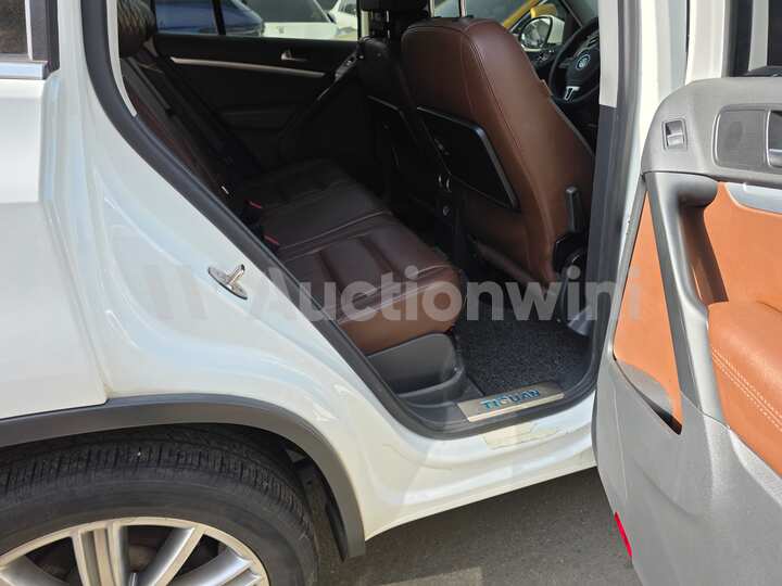 Volkswagen Tiguan 2015 — 42