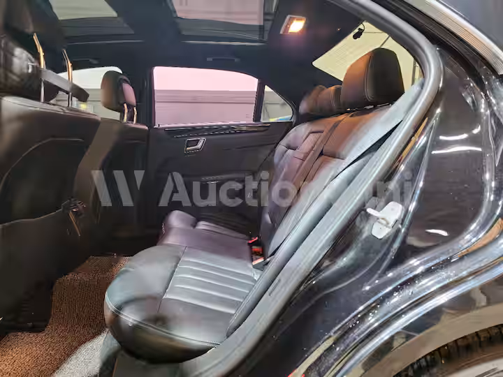 Mercedes Benz E Class 2015 — 17