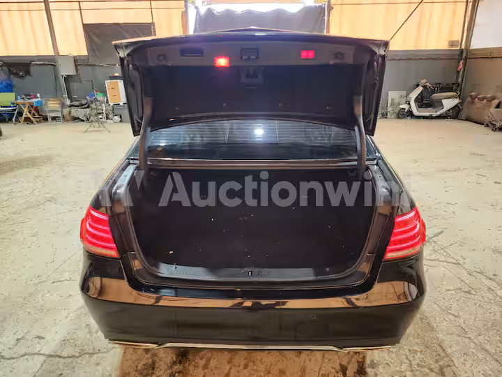 Mercedes Benz E Class 2015 — 19