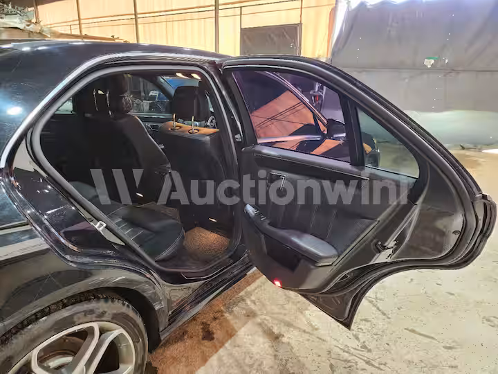 Mercedes Benz E Class 2015 — 24