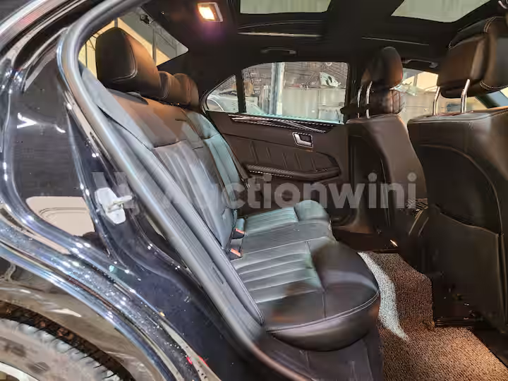 Mercedes Benz E Class 2015 — 25