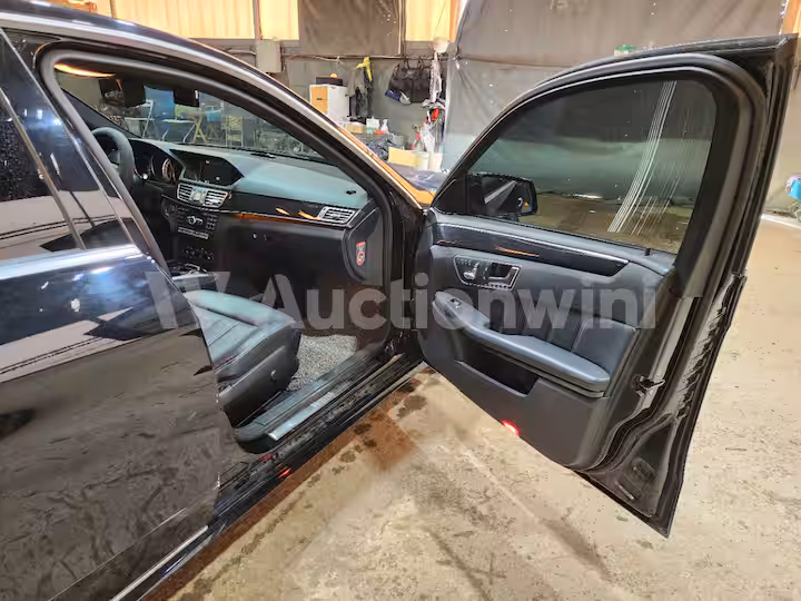 Mercedes Benz E Class 2015 — 26