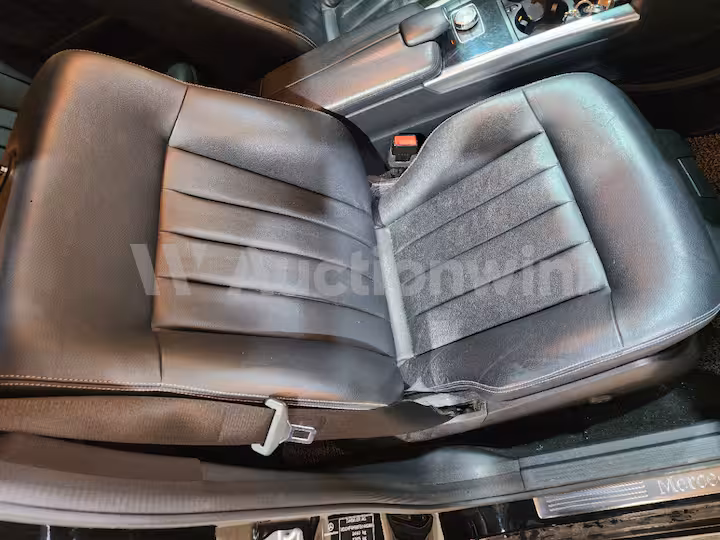 Mercedes Benz E Class 2015 — 27