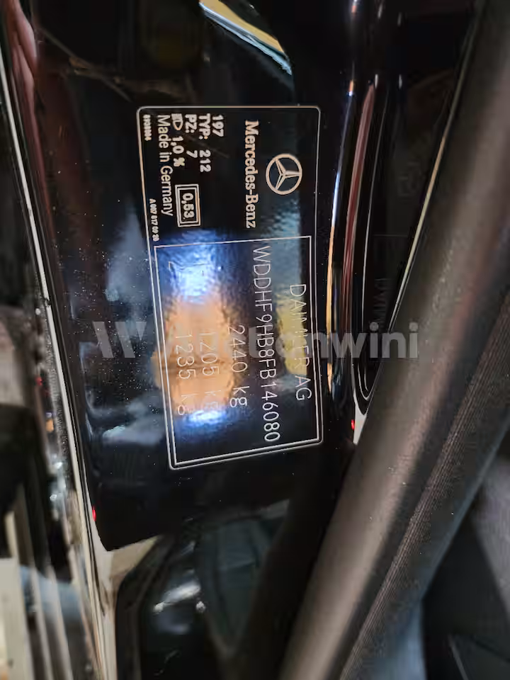 Mercedes Benz E Class 2015 — 28