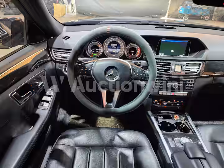 Mercedes Benz E Class 2015 — 31
