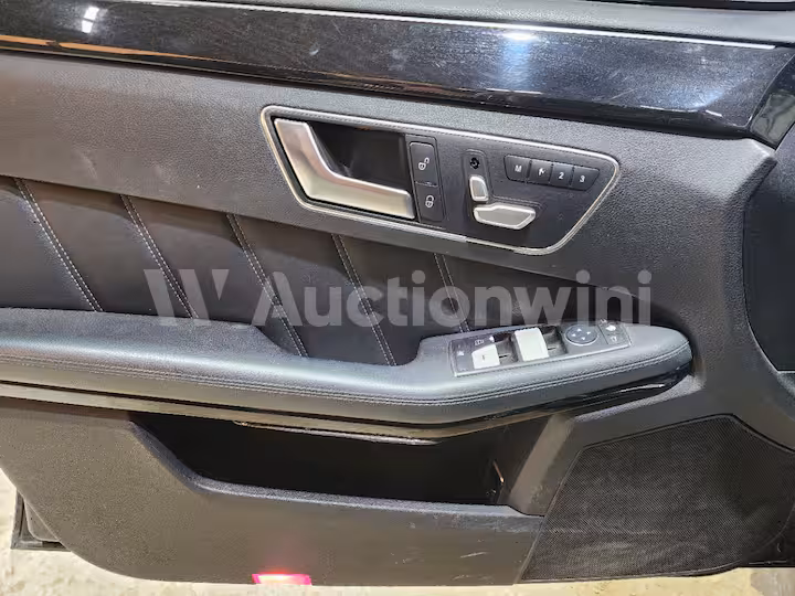 Mercedes Benz E Class 2015 — 33