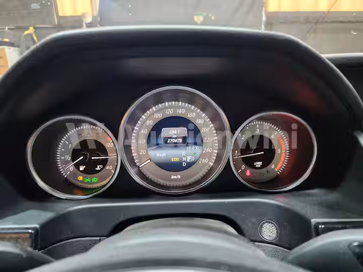 Mercedes Benz E Class 2015 — 35