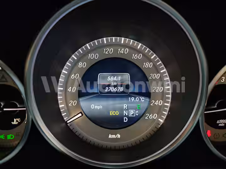 Mercedes Benz E Class 2015 — 36