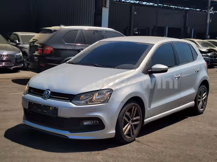 Volkswagen Polo 2015 — 2