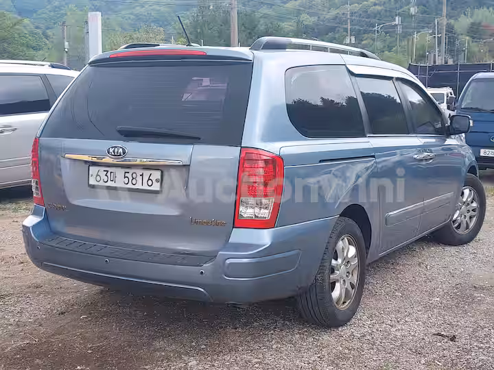 Kia Carnival 2011 — 5