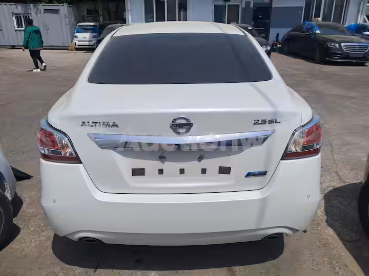 Nissan Altima 2015 — 5