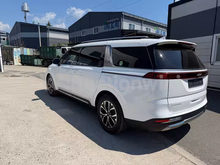 Kia Carnival 2023 — 2