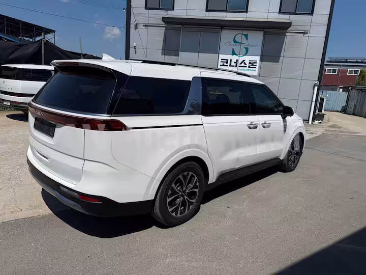 Kia Carnival 2023 — 3