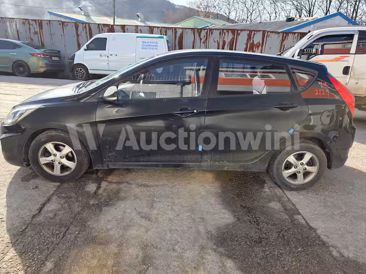Hyundai Accent 2011 — 3