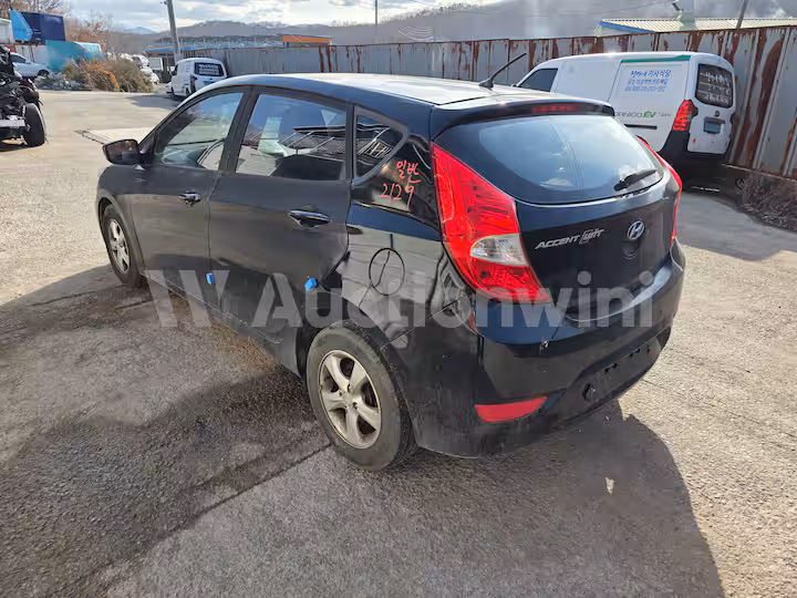 Hyundai Accent 2011 — 4