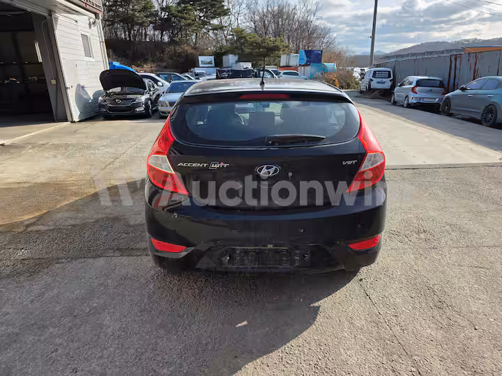 Hyundai Accent 2011 — 5