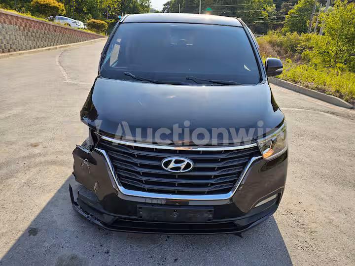 Hyundai Starex 2018 — 2