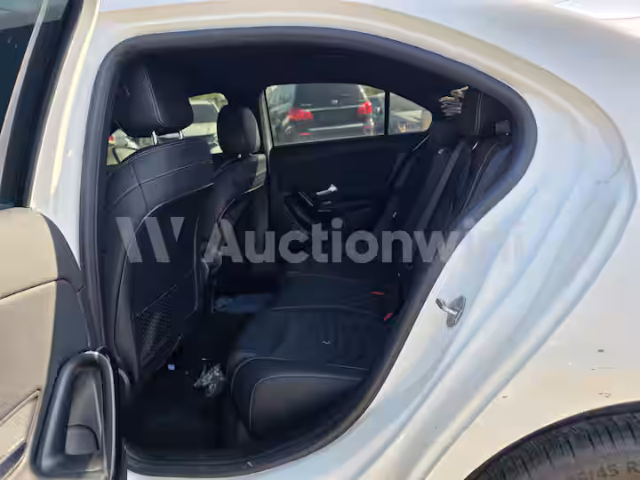 Mercedes Benz A Class 2020 — 14